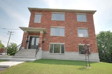 GRAND 4 1/2 HAUT DE GAMME STYLE CONDO À IBERVILLE Image# 7