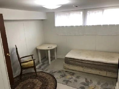 ROOM BASEMENT SECONDS TO PLAZA/BUS BATHURST/STEELES NORTH YORK Image# 2