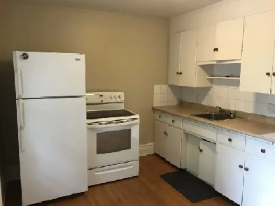 Old South one bedroom in upper unit, great location! Image# 5