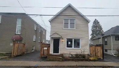 Single detached home, 3 bed, 1.5 bath R4B zoning Image# 13
