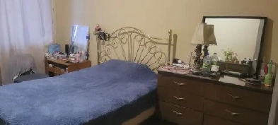 Chambre meublée proche de métro Sauvé disponible pour une femme Image# 5