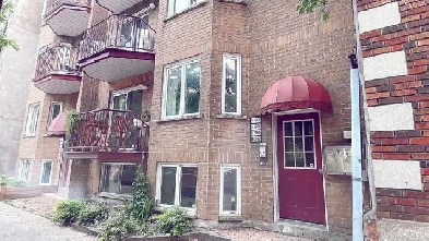 4.5 LARGE CONDO ALEXANDRE DESEVE, CENTER OF VILLAGE Image# 2