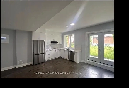 ✨ January 2026: Victoria Park Station Subway: Spacious Studio✨ Image# 5