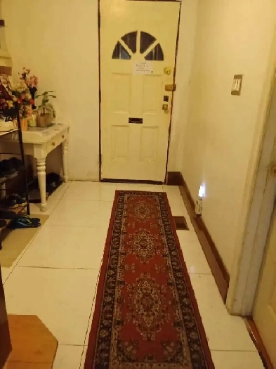 Large private room - walk to subway Image# 4