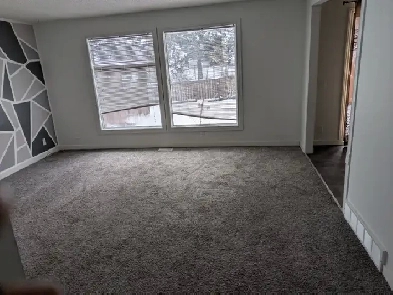 528 Whitehill Place NE House for RENT