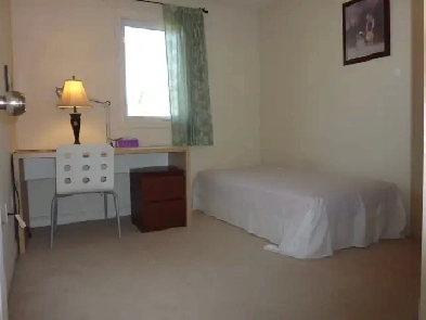 Cozy Private Room with Ensuite Washroom Near University for Rent Image# 1