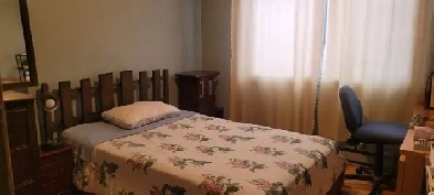 chambre à louer tout inclus pour femme près du métro sauvé Image# 3