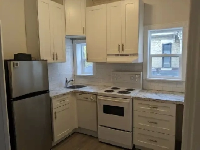 For rent Victoria Park 1 bed bath full kitchenliving roomden
