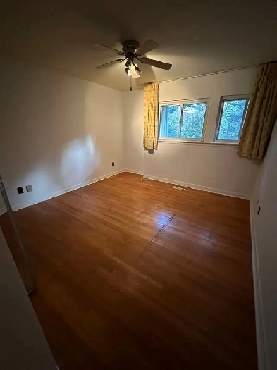 BRIGHT AND SPACIOUS ROOM DON MILLS AND SHEPPARD - FAIRVIEW MALL Image# 3