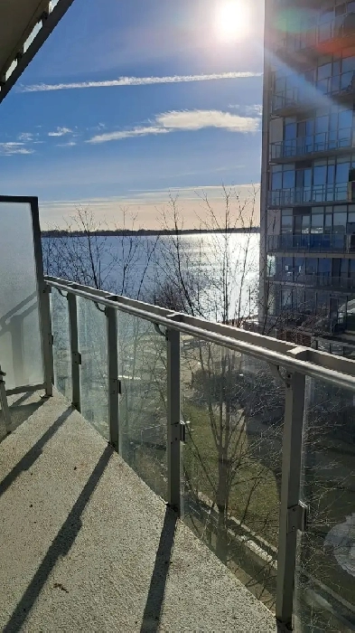 Downtown 1 Bedroom  Den at waterfront full furnished Image# 7