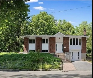 Detached 4BR Home in Gatineau  No Immediate Neighbours  2600