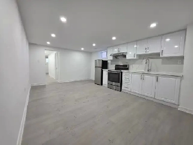 404 / Finch House Basement 3 bd for rent Seneca Image# 4