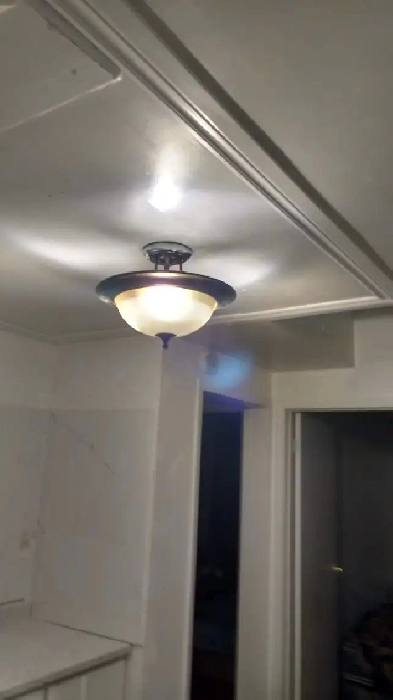 3 Beds 1 Bath Apartment Central Brampton Convenient. Image# 3