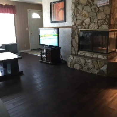 5 min walk to Rundle Ctrain / SunRidge Mall / 15 min Downtown Image# 1