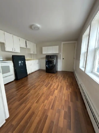 543York St,unit1,3bedroom(1bath 1kt 2rd floor)SOUTH all included Image# 1