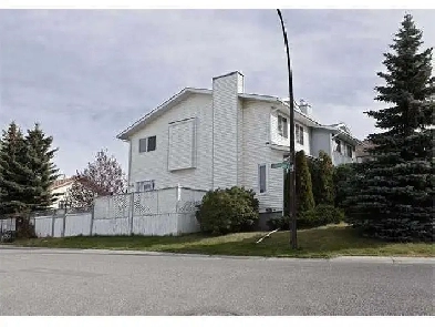 Spacious 3 Bedroom Single House in Edgemont - $1,900 Image# 1