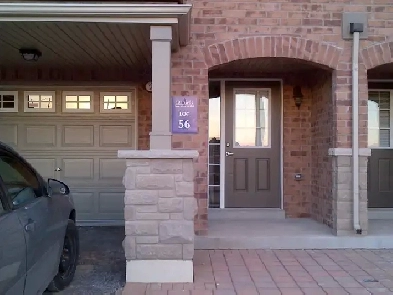 Stunning 3-Bdrm Townhouse in Prime Mississauga Location | $3000 Image# 3