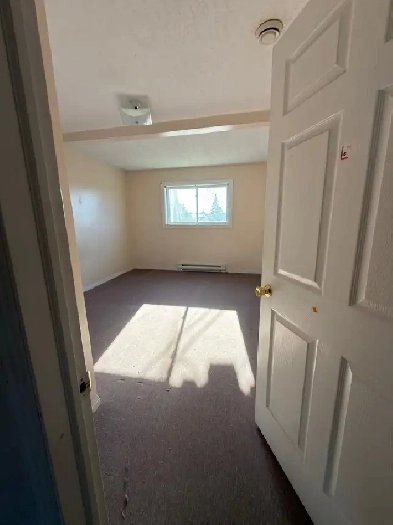 48Royal Rd,Unit9, 2bedroom very big apt(1bath1kt 2nd floor)North Image# 1