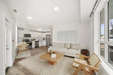 Modern 2 Bedroom Apartment! Move In Ready! Image# 2