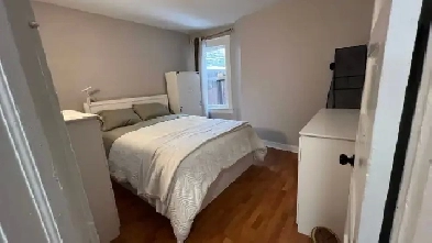 Furnished Private Room,High Park,Keele-Bloor,3-bedroom apartment Image# 1