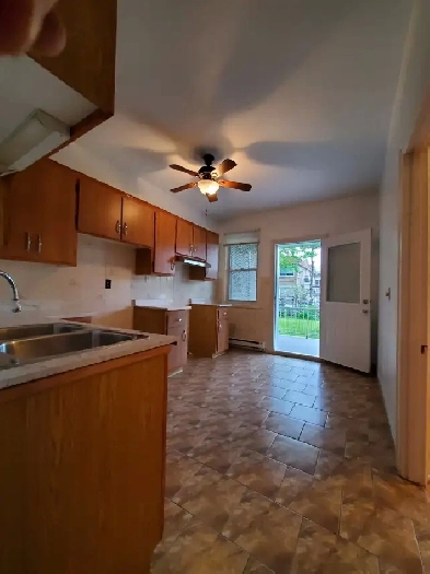 2 Beds 1 Bath Apartment Image# 1