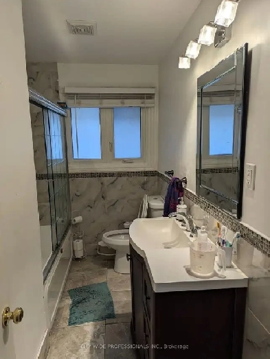 House/bsmt / rooms for rent in Scarborough several locations Image# 1