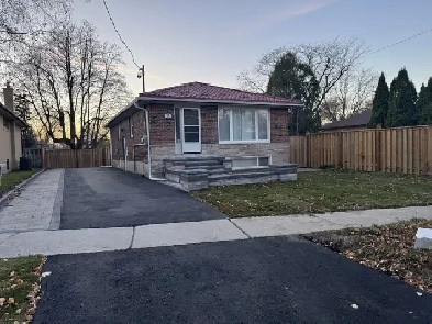 3 Bedroom House (Main Floor): McCowan Road / Brimorton Drive Image# 1