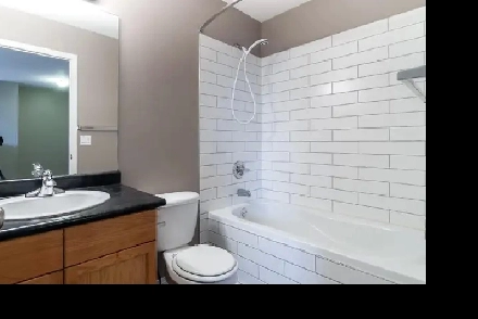 4 bedroom 3.5 bathroom townhouse Image# 3