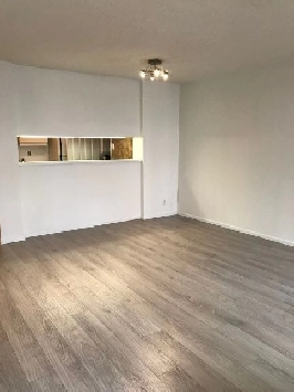 REDUCED$ DOWNTOWN BAY COLLEGE PRIVATE CONDO BEDRM DEN LIVING/KIT Image# 1