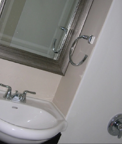 Quiet 1 Bdrm Eastside bsmt Suite, short term also considered