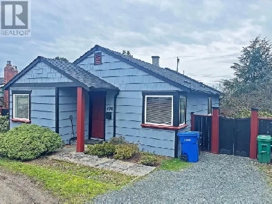 Cozy Rancher and Huge Yard Right Across The Street from VIU Image# 1