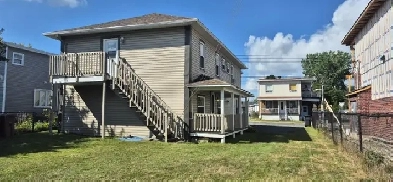 Triplex à vendre, logement principal disponible Image# 3