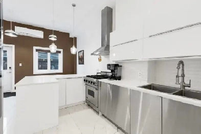 3 bedroom 2 bathroom on 2 floors all inclusive/downtown MTL Image# 1