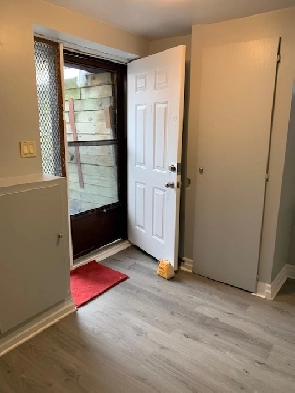 1-bdrm basement Feb 1 - $1350 all-inclusive , Hintonburg Ottawa Image# 1