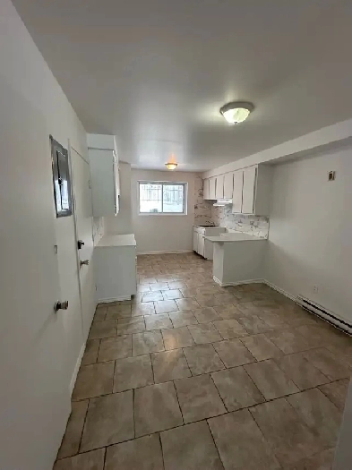 Grand et beau 4 1/2 à Longueuil