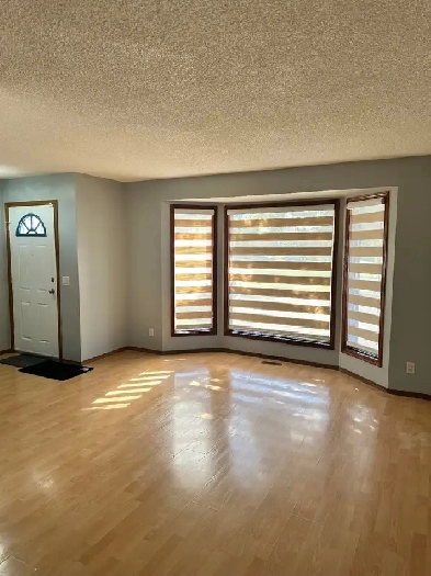 3 bedrooms upper-level house for rent in NE Calgary Image# 1