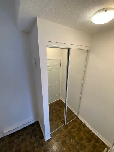 3 bedroom townhome with parking (Pineview) Image# 1