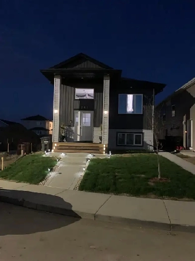 4 bedroom 3 bathroom bilevel house with double garage (detached) Image# 1