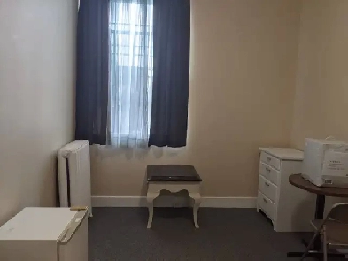 Available Feb 1: All Inclusive Downtown Room Rental Image# 7