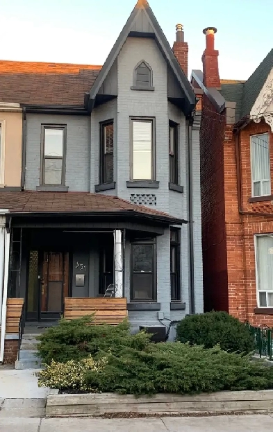 2 large bedrooms, 2nd floor, Victorian house with patio Image# 1