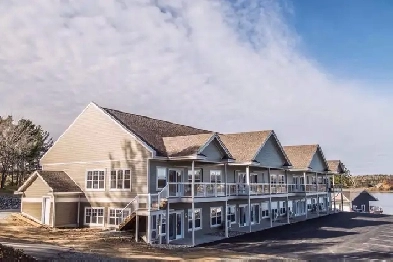 Waterfront - Luxury - 2 Bedroom - Clean and Quiet