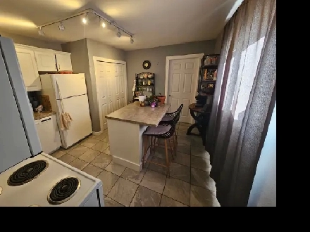 Beautiful One Bedroom Uptown on Princess