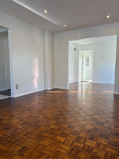 2 Storey 4 Bedrooms 3 bathroom Detached - Thornhill Image# 1