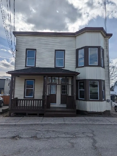 464 Olive St - 3BR West, New Finishes, Spacious, W/D hu