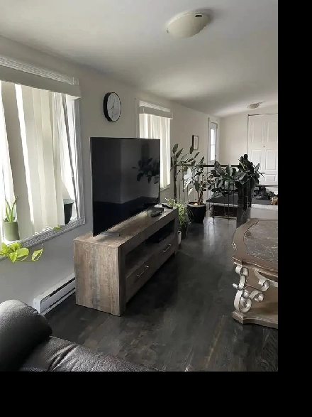 Chambres spacieuses meublée – Wifi, parking, A/C, près du bus