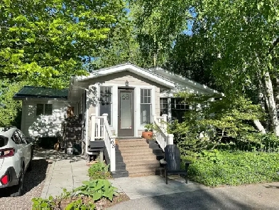 Detached Bungalow In Newmarket