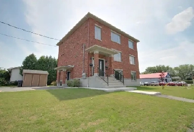 GRAND 4 1/2 HAUT DE GAMME STYLE CONDO À IBERVILLE Image# 1