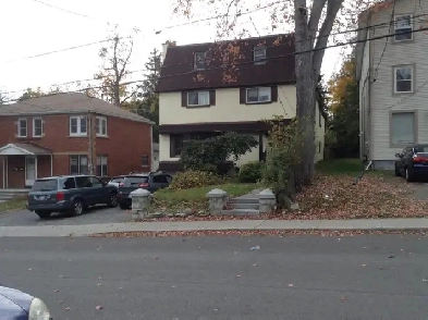 6 bedroom House near Queen's Image# 1