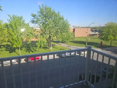 4 ½ ensoleillé/ rénové – près écoles/ parcs/ métro/ disp. 1 fev Image# 1