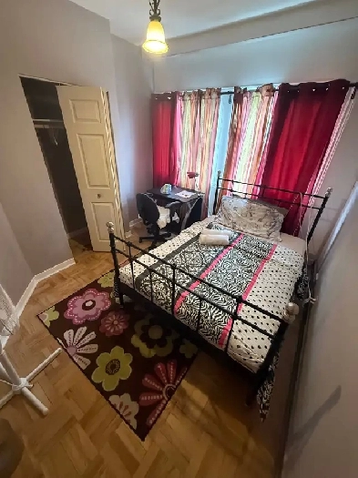 Room Across Polytechnique 2 minutes walk Métro Cotes Des Neiges Image# 1